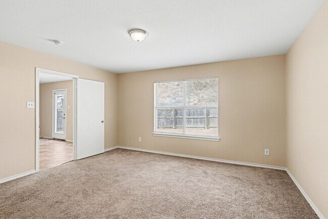 Building Photo - Updated 3-2-2 in Dallas! New Carpet and Paint! Big Yard!