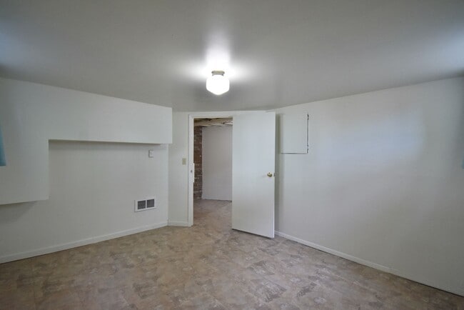 Building Photo - Beautiful Unique Home in Downtown Lebanon!