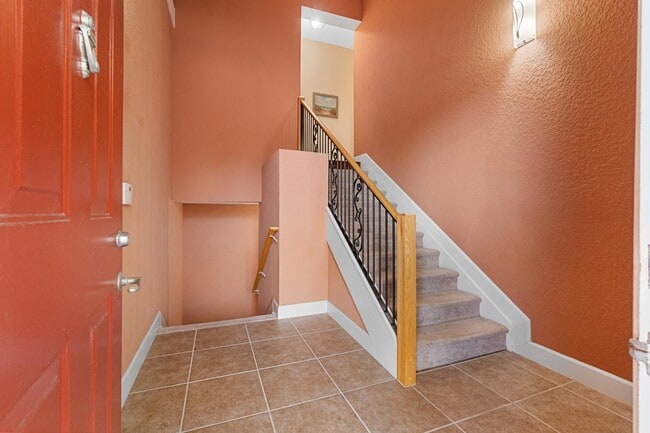 Building Photo - 136 Casa Bella Ln