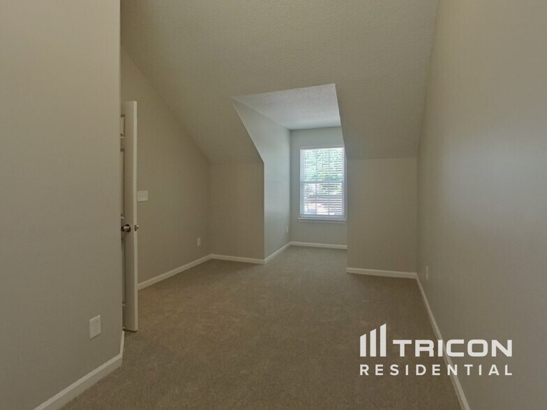 Building Photo - 1268 Winding Path Rd