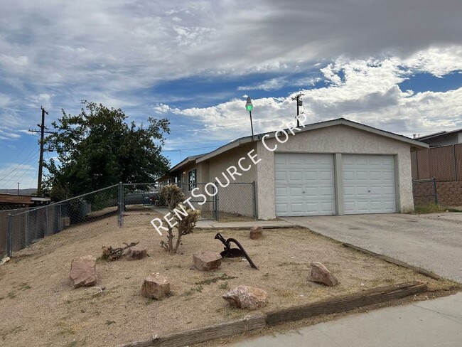 Primary Photo - 2 Bedroom Duplex For Rent in Barstow