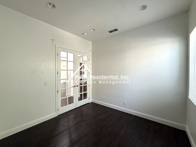 Building Photo - Charming 4 bedroom 2 bathroom home in Elk Grove!