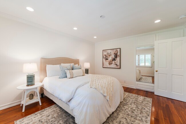 Building Photo - 426 Vía La Selva