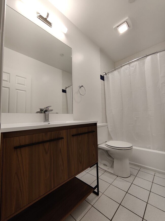 Building Photo - Coolidge Corner Area of Brookline. In-Unit Washer and Dryer, Heat, Hot Water Included, Bonus Room