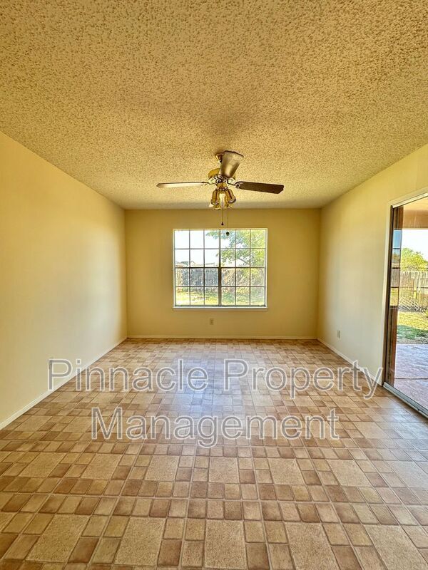 Building Photo - 5818 Davenport Dr