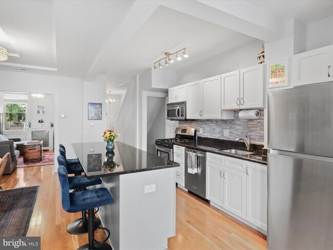 Building Photo - 1813 Bay St SE