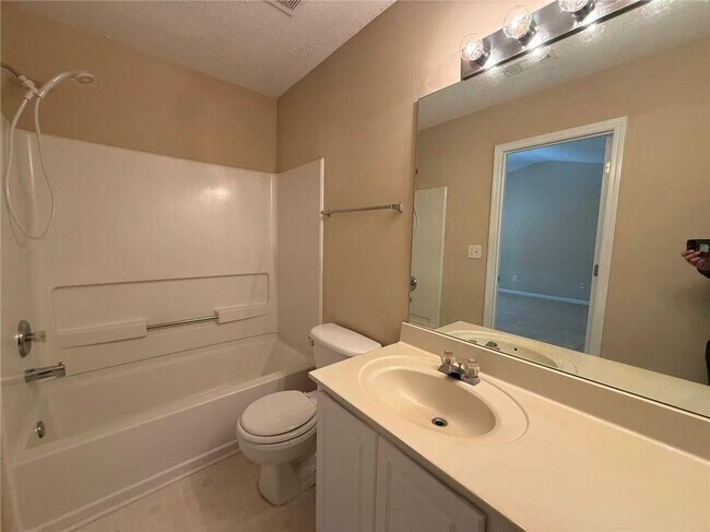 Building Photo - 4063 Howell Park Rd