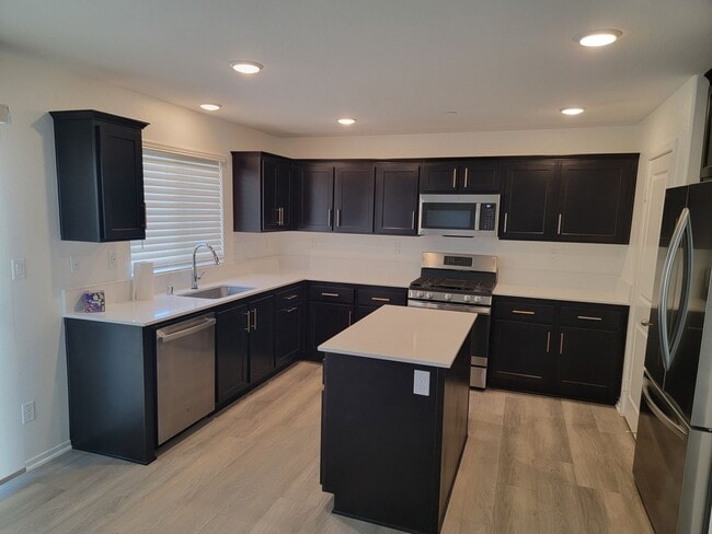 Building Photo - AVAILABLE MAY 15TH