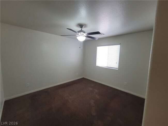 Building Photo - 2409 W Gilmore Ave