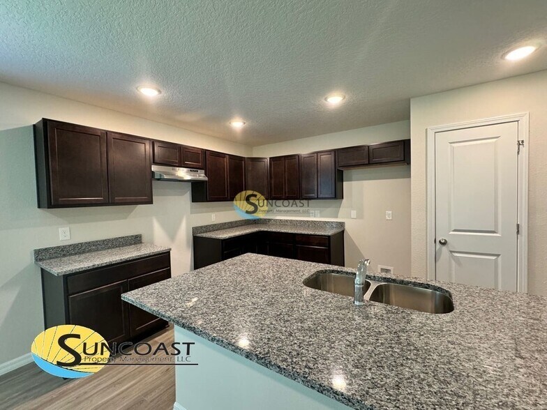 Building Photo - 8175 Golden Bamboo Dr
