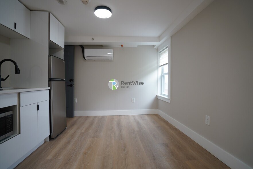 Building Photo - 142 Dorchester St