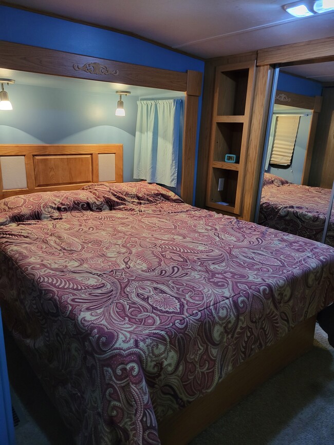 Bedroom with Queen bed and closet and dresser - 106 Mountain Shore Dr