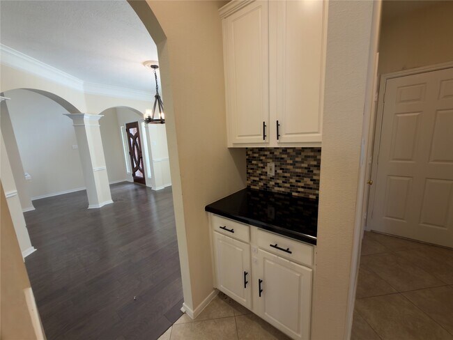 Building Photo - 4110 Royal Plantation Ln