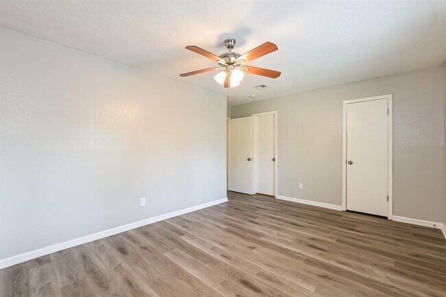 Building Photo - 4922 Crestway Dr