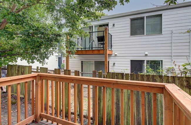 Building Photo - Charming 3bd, 2ba townhome in Bagley Downs Neighborhood