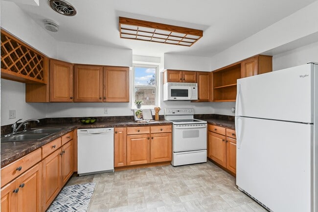 Building Photo - 1804 Simms St