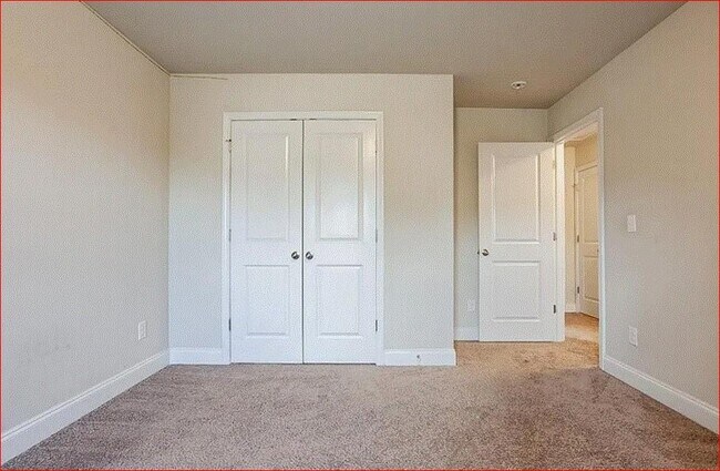 Building Photo - 2508 Fallenleaf Ct NE