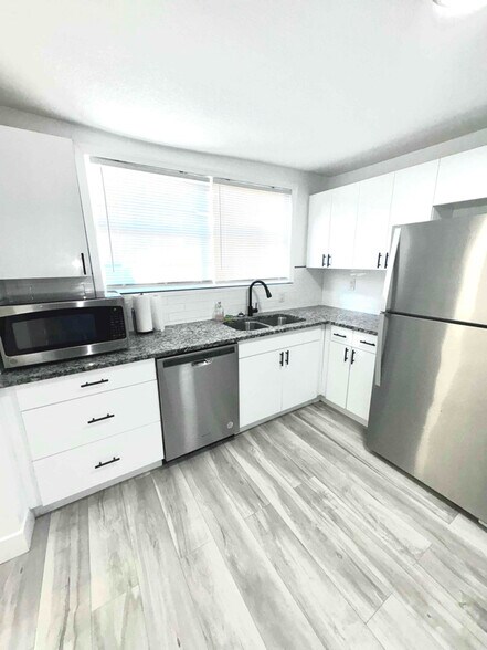 Building Photo - 1211 E 18th Ave