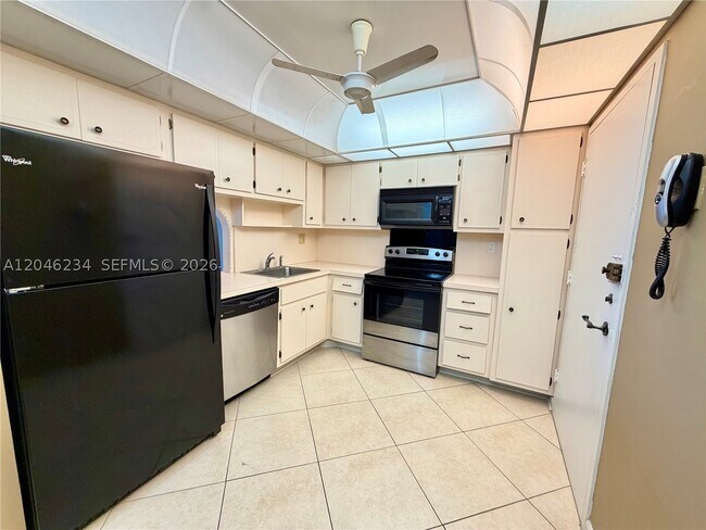 Building Photo - 1600 S Ocean Dr