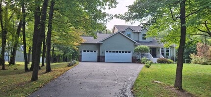 Building Photo - 5930 Cranberry Dr