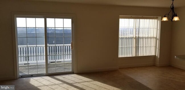 Building Photo - 785 Oak Leaf Ln