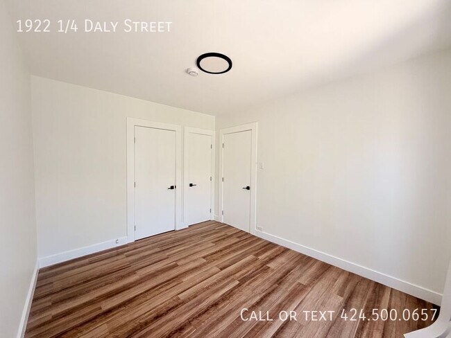 Building Photo - 1922 1/4 Daly Street-
