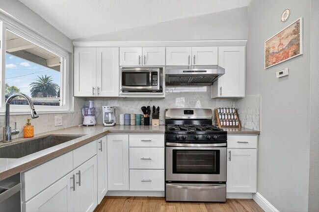 Building Photo - 1004 Airport Blvd