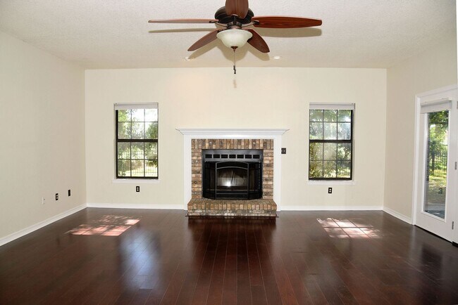 Building Photo - Spacious 4 Bedroom in Southwind at Bluewater Bay!