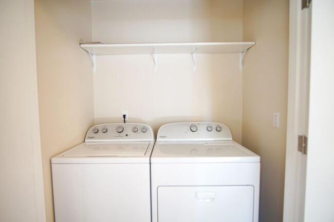 Building Photo - Spring Special: Spacious 2 Bedroom with St...