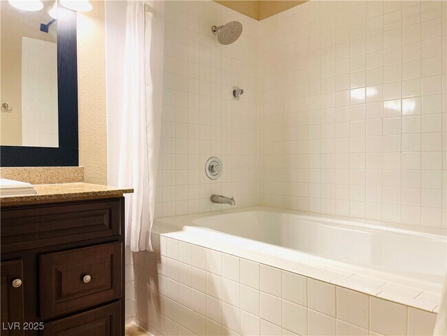 Building Photo - 5525 W Flamingo Rd