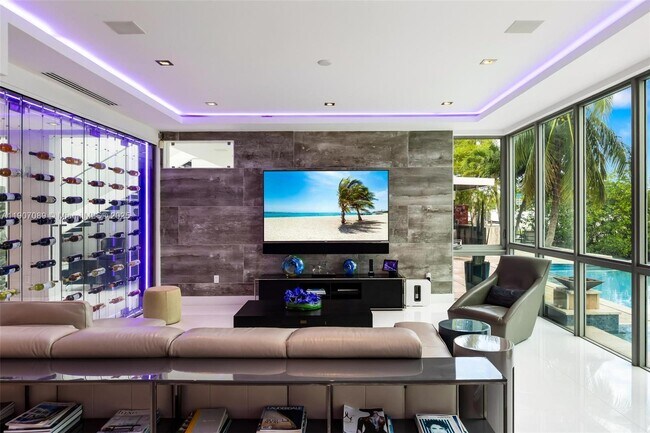 Building Photo - 300 Royal Plaza Dr