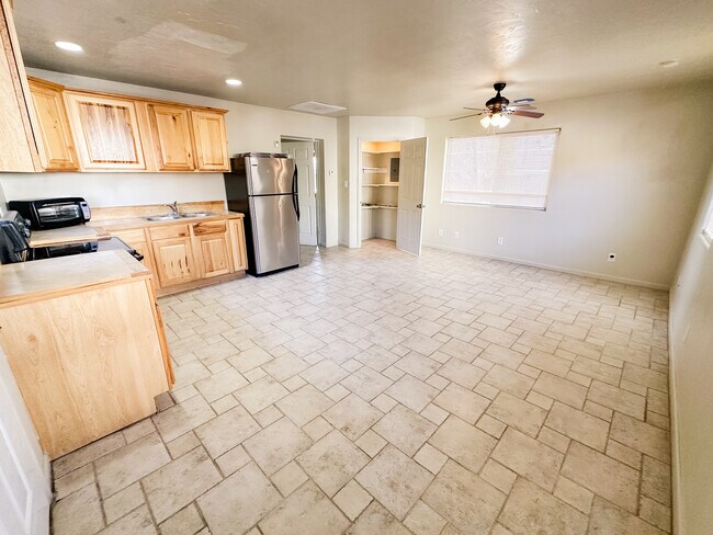 Building Photo - 29 E 300 N