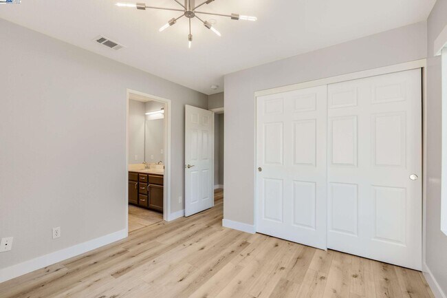 Building Photo - 4579 Mangrove Dr
