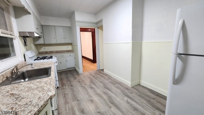 Building Photo - 37 Park Ave