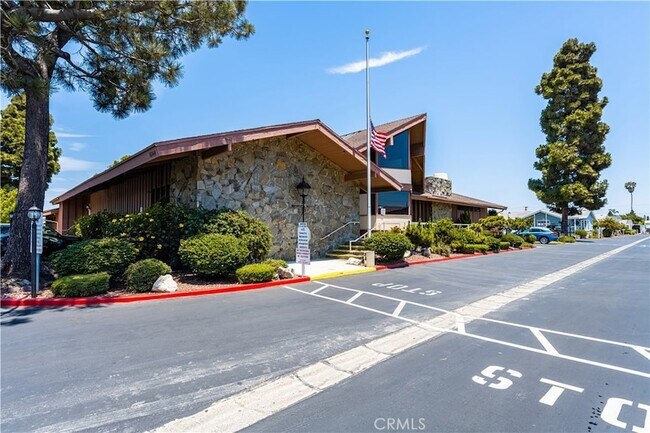 Building Photo - 16444 Bolsa Chica St