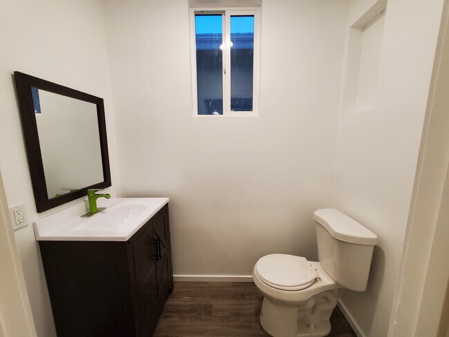 2520 -Powder Room - 2520 Delaware St