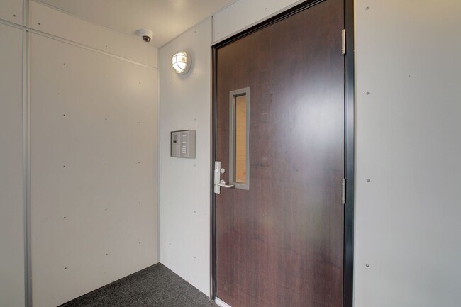 Building Photo - 2Bd/1Ba Bellevue Condo