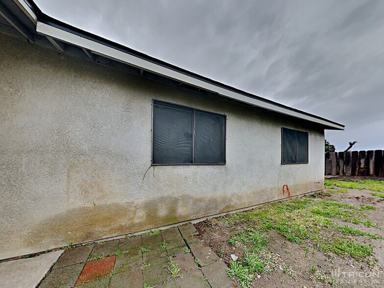 Building Photo - 601 Jeelu Way