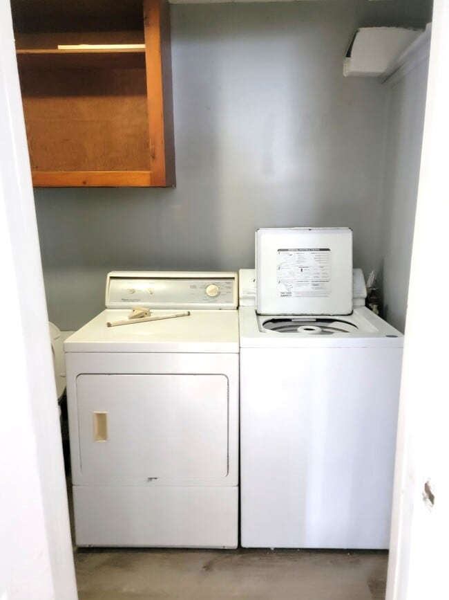 Building Photo - 319 N Hugh St