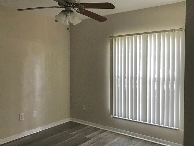 Building Photo - 989 Scenic View Cir