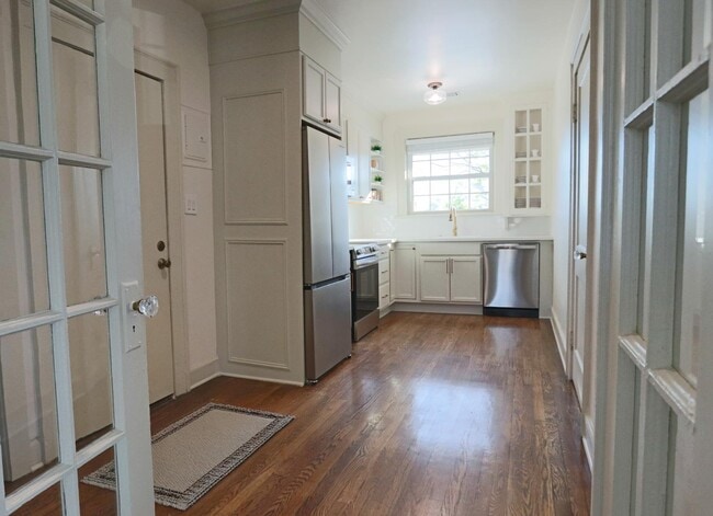 Building Photo - 2015 Court Ave