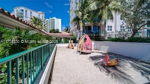 Building Photo - 20000 E Country Club Dr