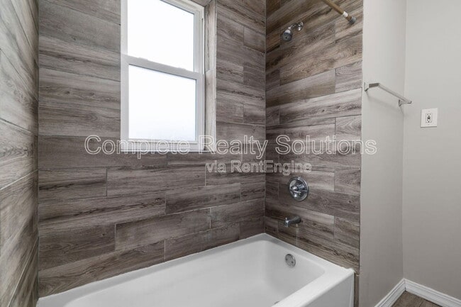 Building Photo - 4905 Winona Ave