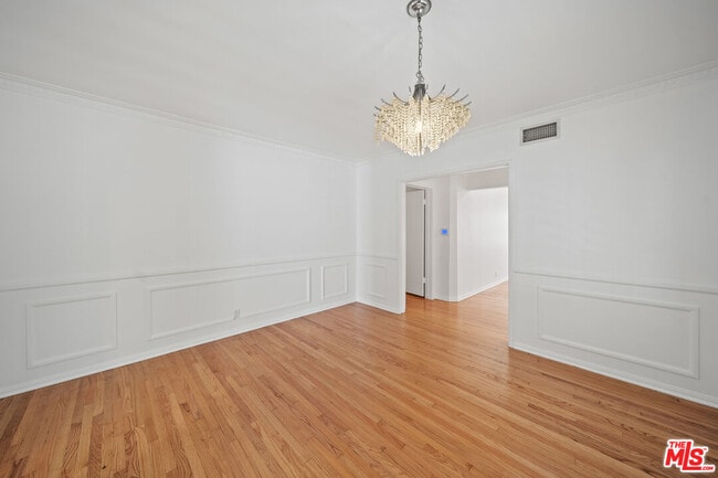 Building Photo - 2124 Hillsboro Ave