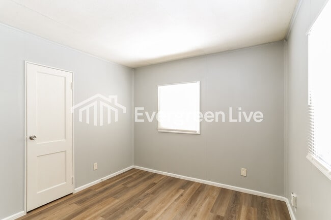 Building Photo - 885 S Ashburton Rd