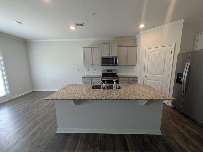 Building Photo - Must see !! In South Fulton