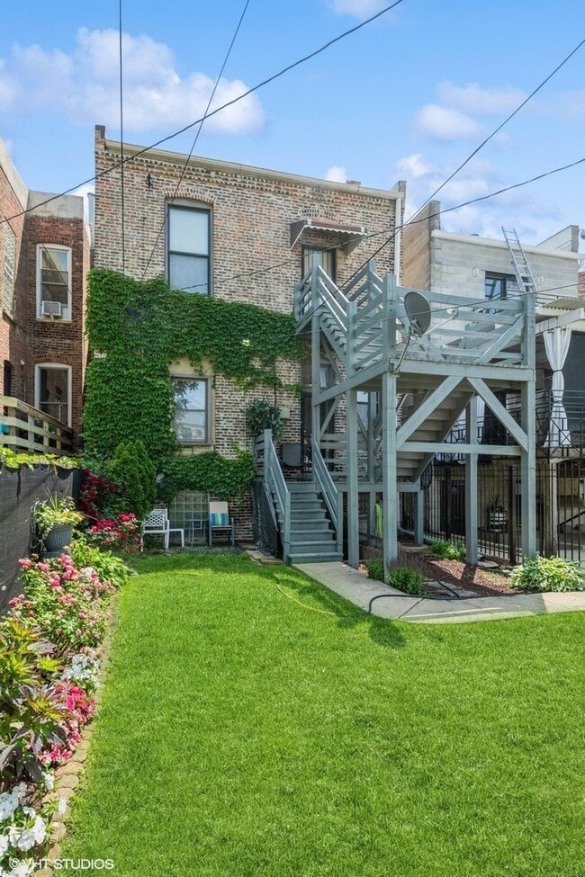 Building Photo - 3136 S Prairie Ave