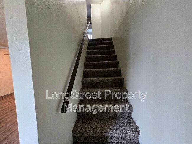 Building Photo - 2145 NW Highland Dr