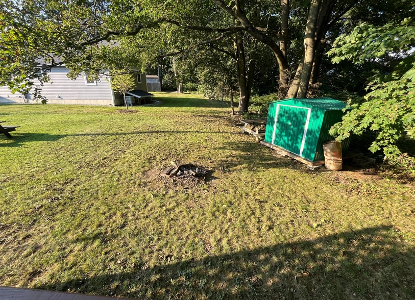 backyard/shared shed - 19 Blithewood Ave