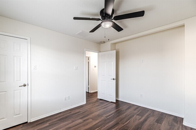 Building Photo - 18111 Hillock Glen Ln